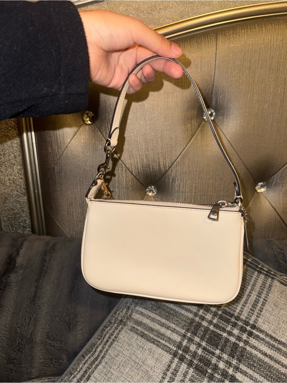 Coach Cream Shoulder Bag with Gold Charm Chain and Pink Accents - Picture 2 of 2